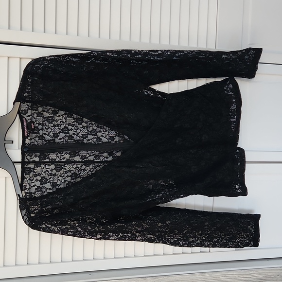 Victoria's Secret lace top size 8 - Picture 6 of 7